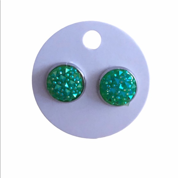 Stud Earrings - Picture 5 of 6